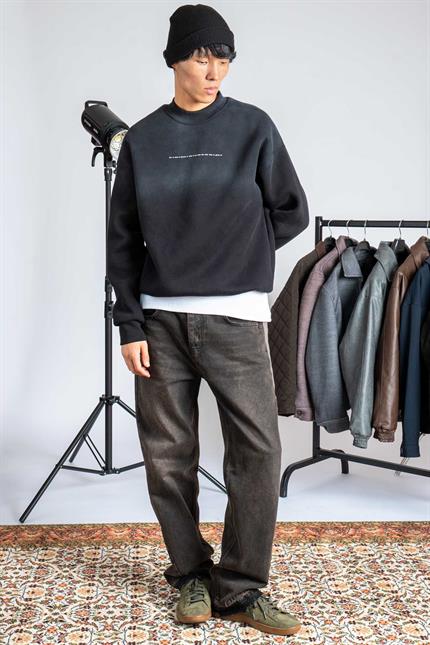 Erkek Minimal Yazı Detaylı Yıkamalı Sweatshirt Siyah