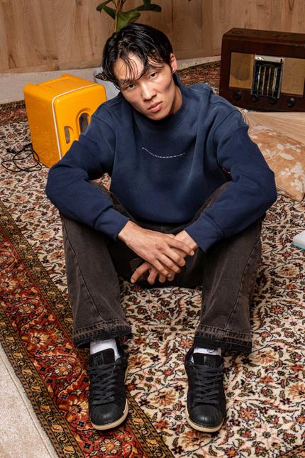 Erkek Minimal Yazı Detaylı Yıkamalı Sweatshirt Lacivert