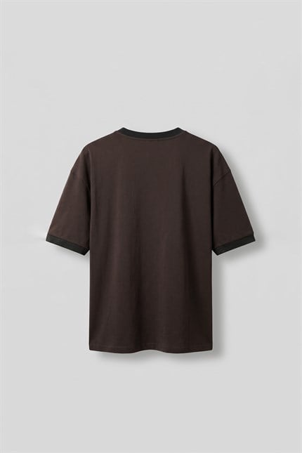 Erkek Nakış Detaylı Kontrast Bisiklet Yaka Boxy Fit T-Shirt Koyu Kahve