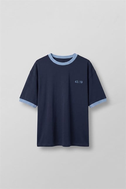 Erkek Nakış Detaylı Kontrast Bisiklet Yaka Boxy Fit T-Shirt Lacivert