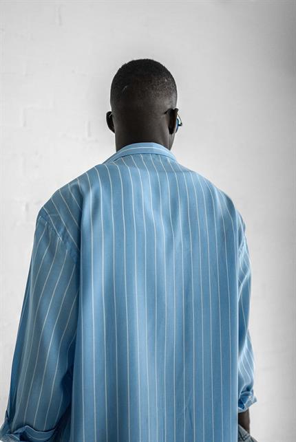 Erkek Nefes Alan Kumaştan Çizgili Rahat Oversize Gömlek Mavi