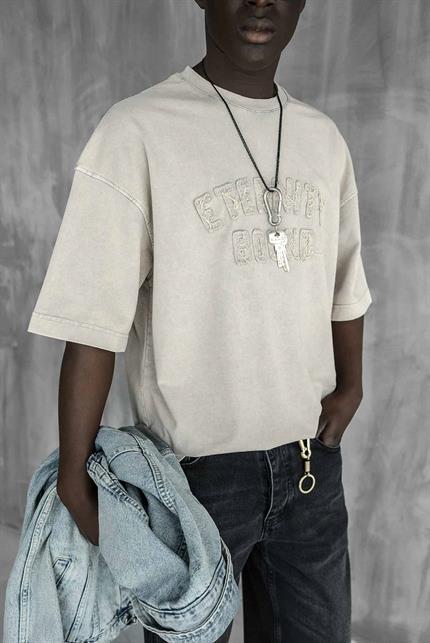 Erkek Önü Slogan İşlemeli Yıkamalı Oversize T-Shirt Taş