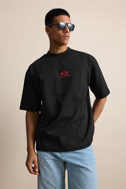 Erkek Oversize Basic Minimal Logo Nakışlı T-Shirt Siyah