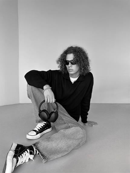 Erkek Oversize Basic Polo V Yaka Triko Kazak Siyah