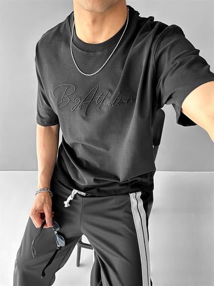 Erkek Oversize Big Atlention İşlemeli T-Shirt Siyah