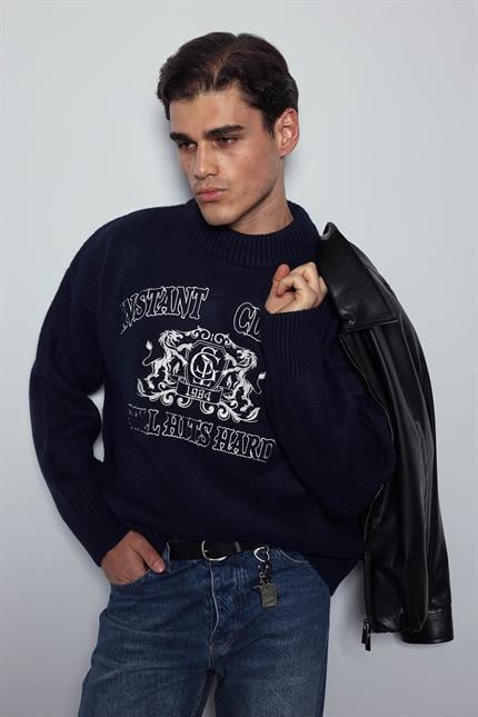 Erkek Oversize Bisiklet Yaka Nakışlı Triko Kazak Lacivert