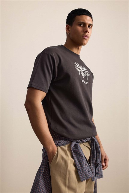 Erkek Oversize Çiçek Nakışlı T-Shirt Kahve
