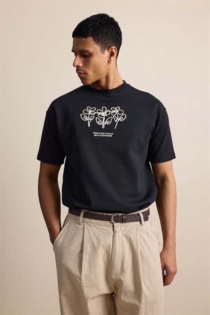 Erkek Oversize Çiçek Nakışlı T-Shirt Siyah