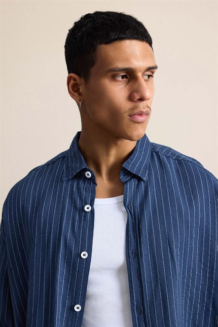 Erkek Oversize Çizgili Keten Karışımlı Uzun Kollu Gömlek Lacivert
