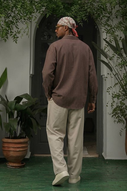 Erkek Oversize Çizgili Keten Karışımlı Uzun Kollu Gömlek Kahverengi