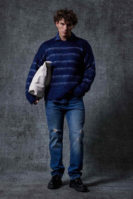 Erkek Oversize Çizgili Tüylü Triko Kazak Lacivert