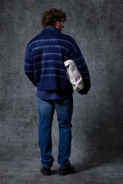 Erkek Oversize Çizgili Tüylü Triko Kazak Lacivert