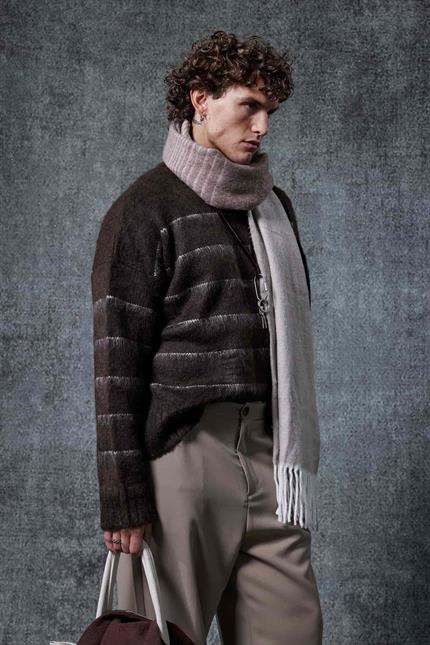 Erkek Oversize Çizgili Tüylü Triko Kazak Kahverengi