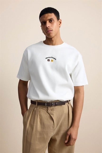 Erkek Oversize Minimal Çiçek Nakışlı T-Shirt Beyaz