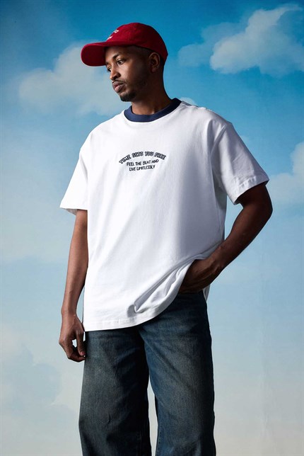 Erkek Oversize Minimal Nakış Detaylı Basic T-Shirt Beyaz / Lacivert