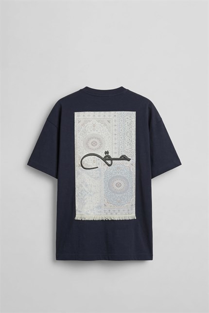 Erkek Oversize Nakışlı Halı Desenli Sırt Baskılı T-Shirt Lacivert