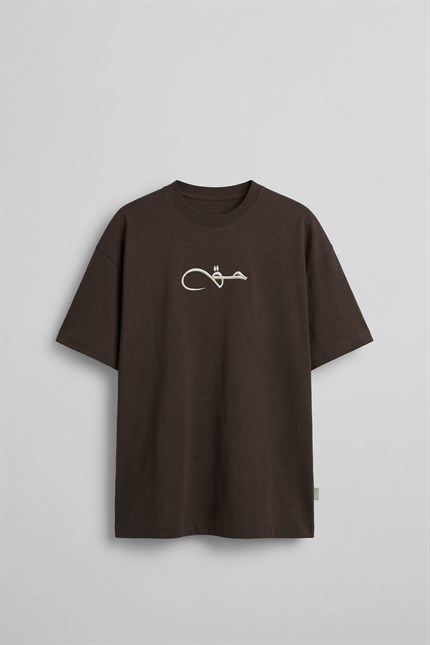 Erkek Oversize Nakışlı Halı Desenli Sırt Baskılı T-Shirt Kahverengi