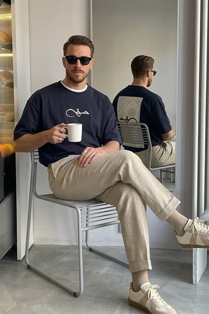 Erkek Oversize Nakışlı Halı Desenli Sırt Baskılı T-Shirt Lacivert