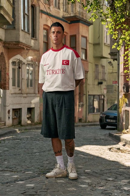 Erkek Oversize Nakışlı Ülke Temalı Forma T-Shirt Ekru/Kırmızı