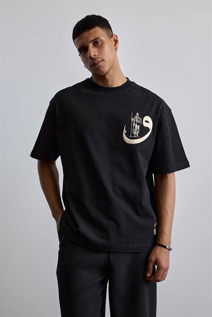 Erkek Oversize Pamuklu Kaligrafi Nakışlı Motif T-Shirt Siyah