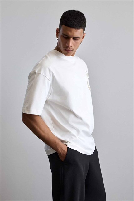 Erkek Oversize Pamuklu Kaligrafi Nakışlı Motif T-Shirt Beyaz