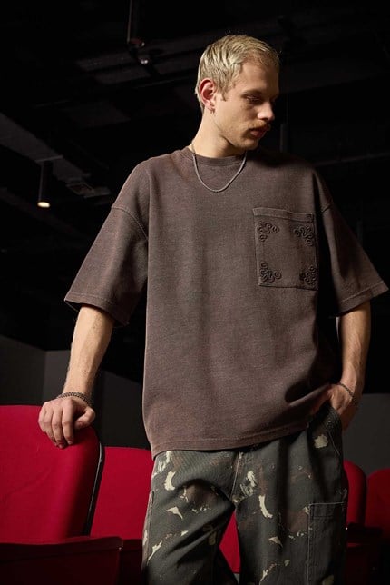 Erkek Oversize Premium Cep Nakışlı T-Shirt Kahverengi