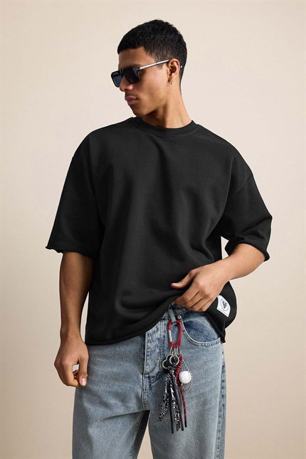 Erkek Oversize Püskül Detaylı Basic Örme T-Shirt Siyah