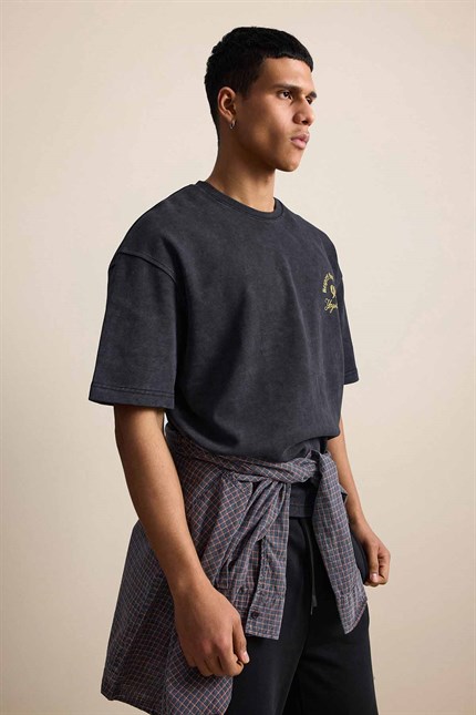 Erkek Oversize Yıkamalı Arkası Baskılı T-Shirt Siyah
