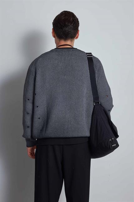 Erkek Oversize Yıkamalı Distressed Triko Kazak Siyah