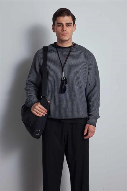 Erkek Oversize Yıkamalı Distressed Triko Kazak Siyah