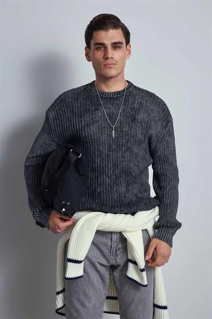 Erkek Oversize Yıkamalı Efektli Basic Kazak Siyah