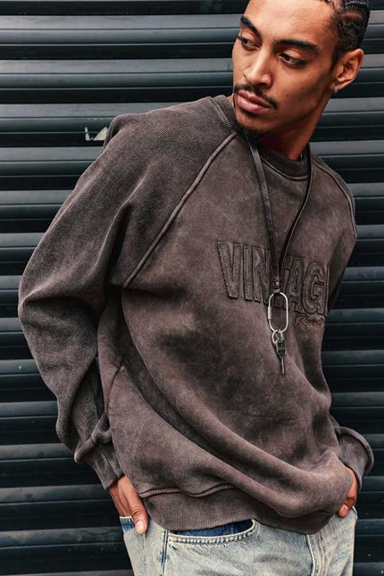 Erkek Oversize Yıkamalı Vintage Nakış Detaylı Sweatshirt Kahverengi