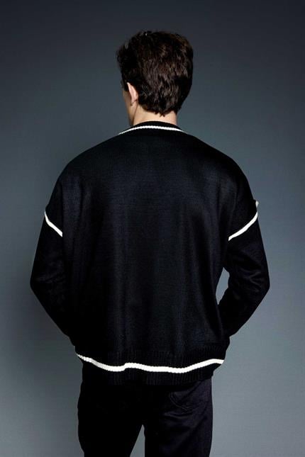 Erkek Oversize Yuvarlak Yaka Kontrast Detaylı Kazak Siyah