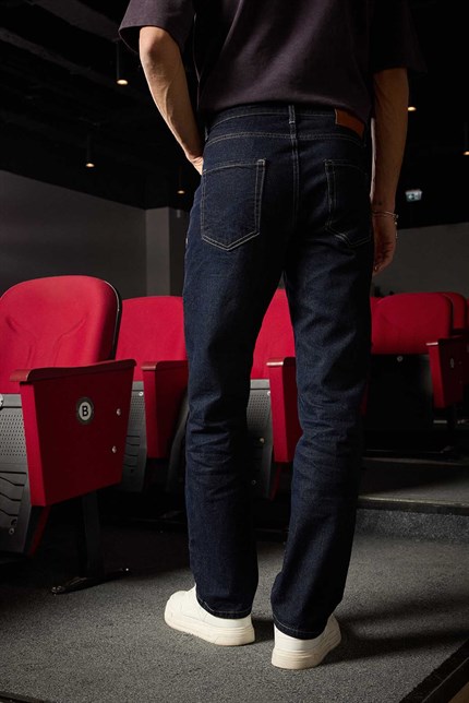 Erkek Regular Fit Kontrast Dikiş Detaylı Jean Pantolon Lacivert