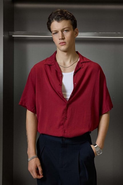 Erkek Relaxed Fit Açık Yaka Kısa Kollu Tencel Gömlek Kırmızı