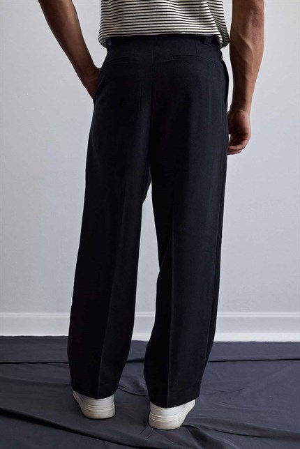 Erkek Relaxed Fit Bol Paça Keten Görünümlü Pileli Pantolon Siyah
