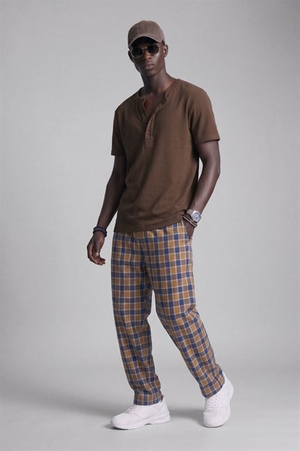 Erkek Relaxed Fit Düğmeli Henley Yaka Basic T-Shirt Kahverengi