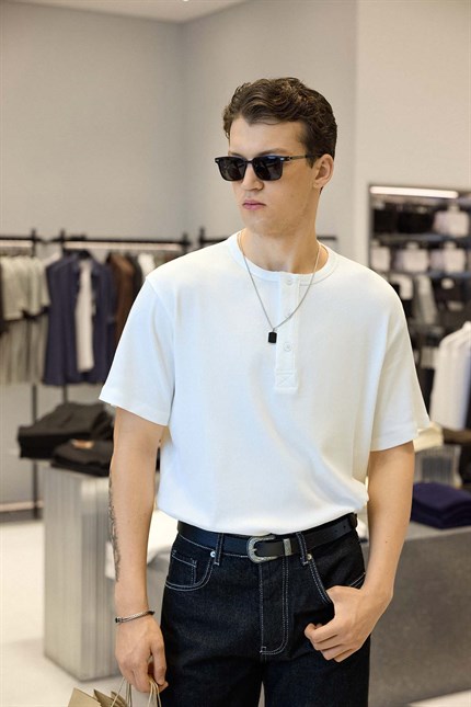 Erkek Relaxed Fit Düğmeli Henley Yaka Basic T-Shirt Beyaz