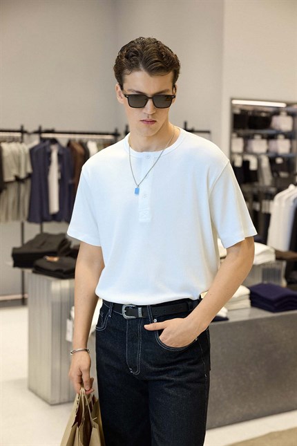 Erkek Relaxed Fit Düğmeli Henley Yaka Basic T-Shirt Beyaz