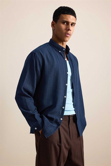Erkek Relaxed Fit İnce Tekstürlü Gömlek Lacivert