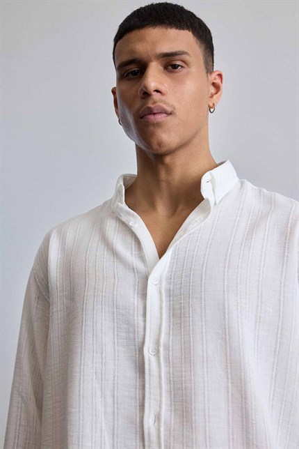 Erkek Relaxed Fit İnce Tekstürlü Gömlek Beyaz