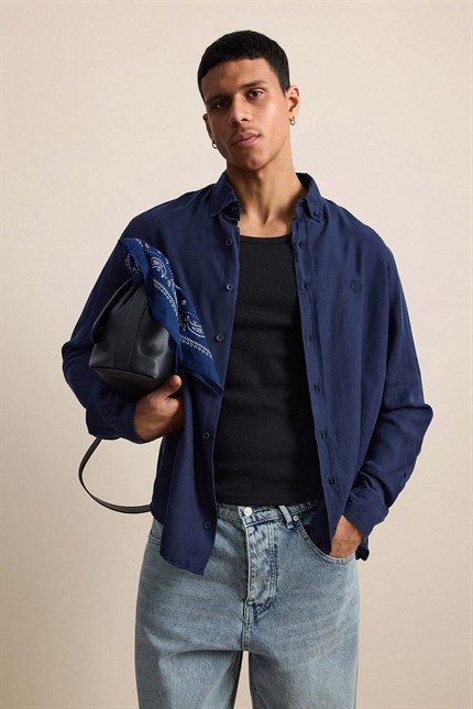 Erkek Relaxed Minimal Nakışlı Basic Tencel Gömlek Lacivert