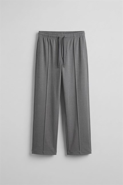 Erkek Relaxed Pileli Yumuşak Dokulu Beli Lastikli Eşofman Altı Füme