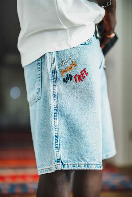 Erkek Slogan İşlemeli Baggy Jean Şort Mavi