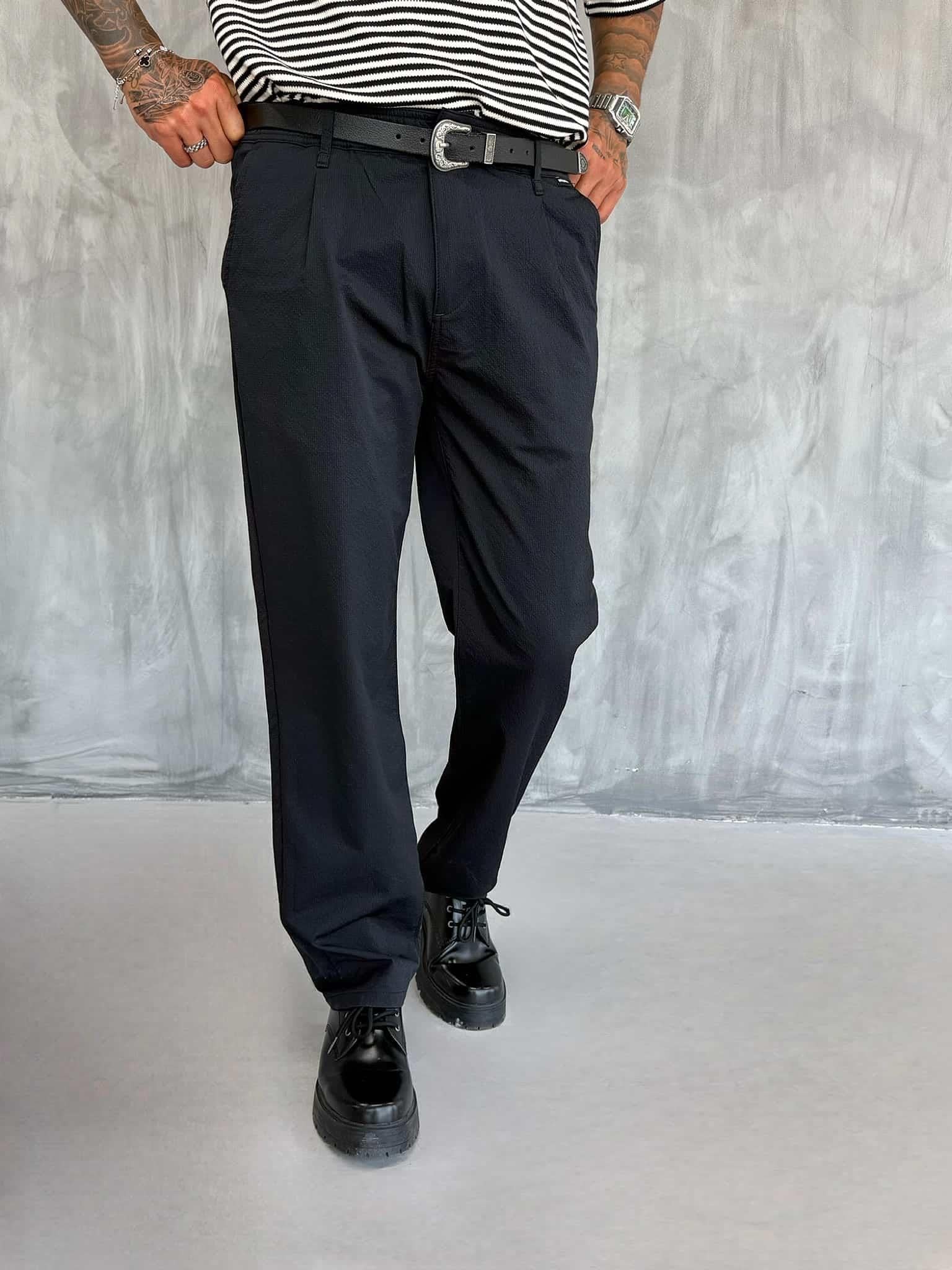 Erkek Dokulu İnce Kumaş Regular Fit Pantolon Siyah · 2