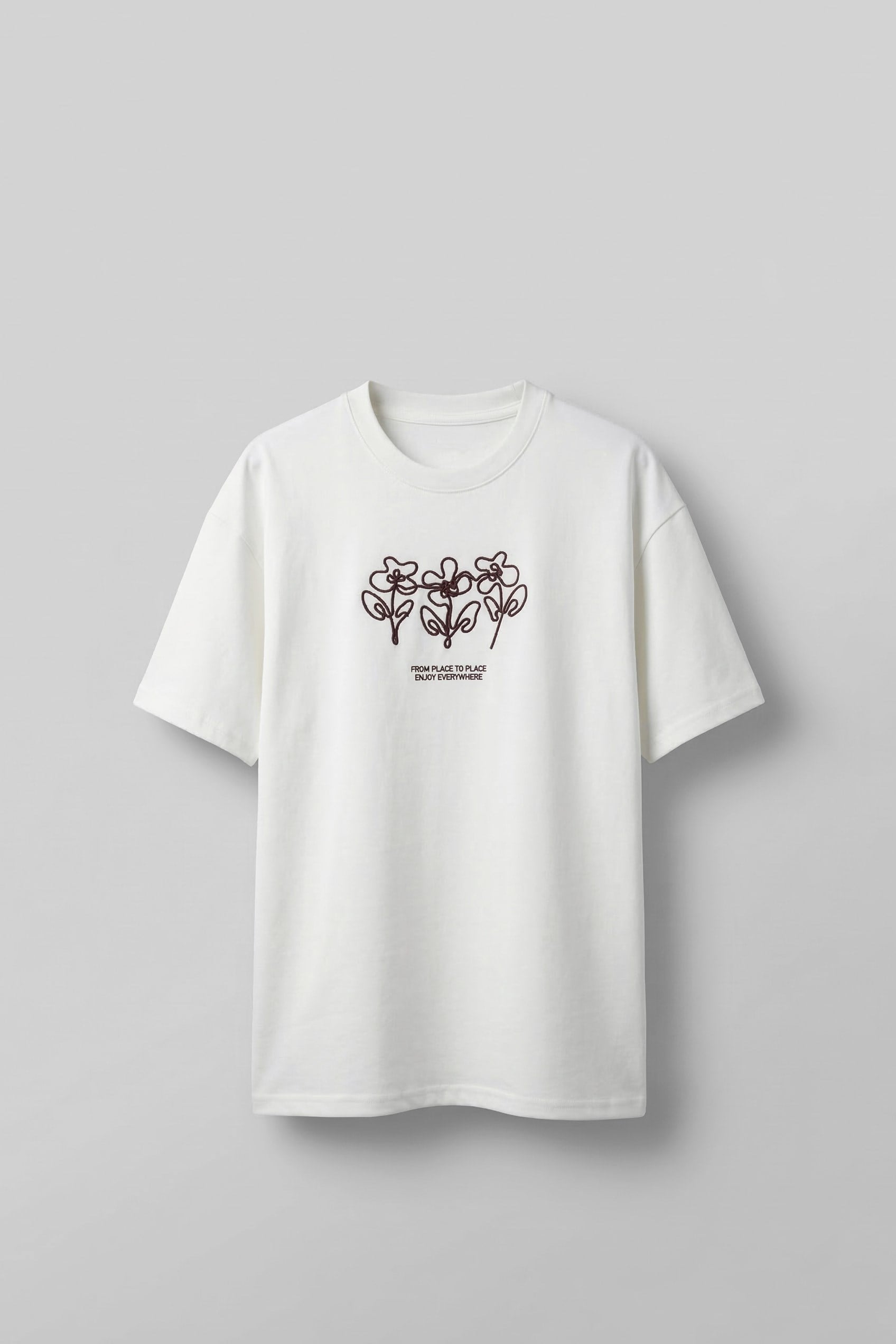 BABYL L FOUTH WORLD TOURTシャツMサイズ Erkek Oversize Nakışlı T-Shirt Beyaz | Çiçek Detaylı T-Shirt Abluka