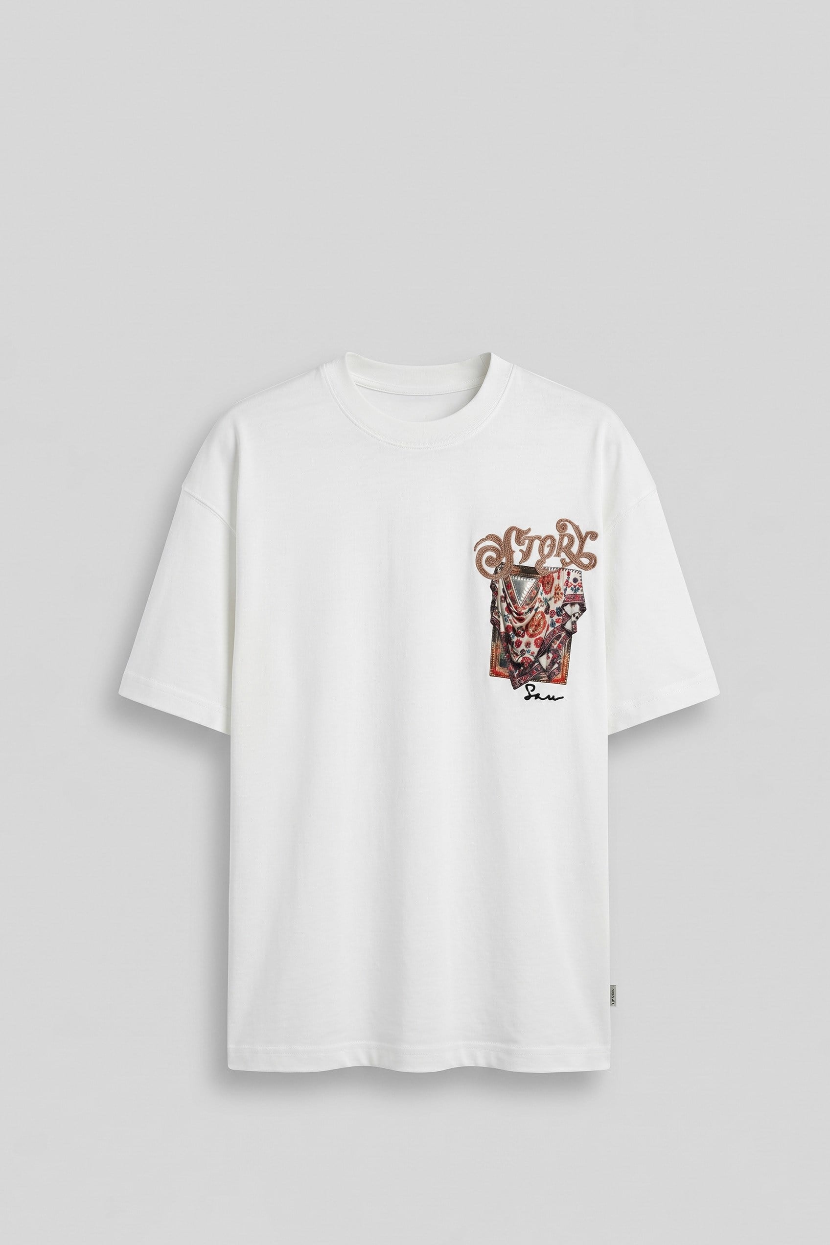 Erkek Oversize Etnik Desenli 3D Sırt Baskılı T-Shirt Beyaz | ABLUKA