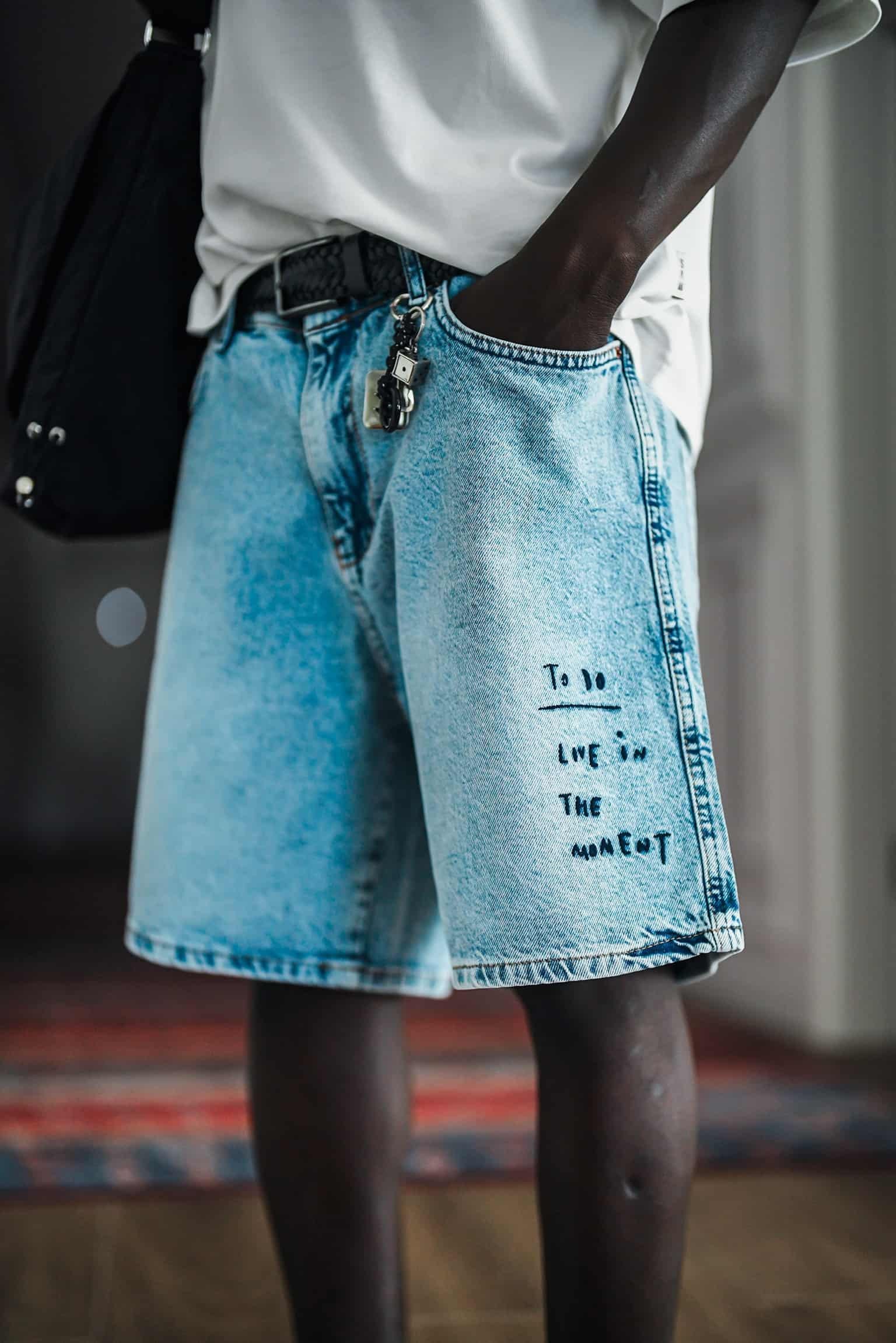 Erkek Slogan İşlemeli Baggy Jean Şort Mavi