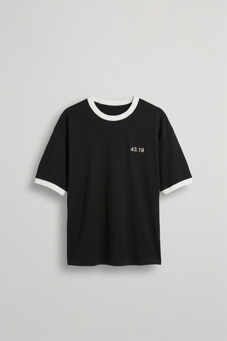 Erkek Nakış Detaylı Kontrast Bisiklet Yaka Boxy Fit T-Shirt Siyah