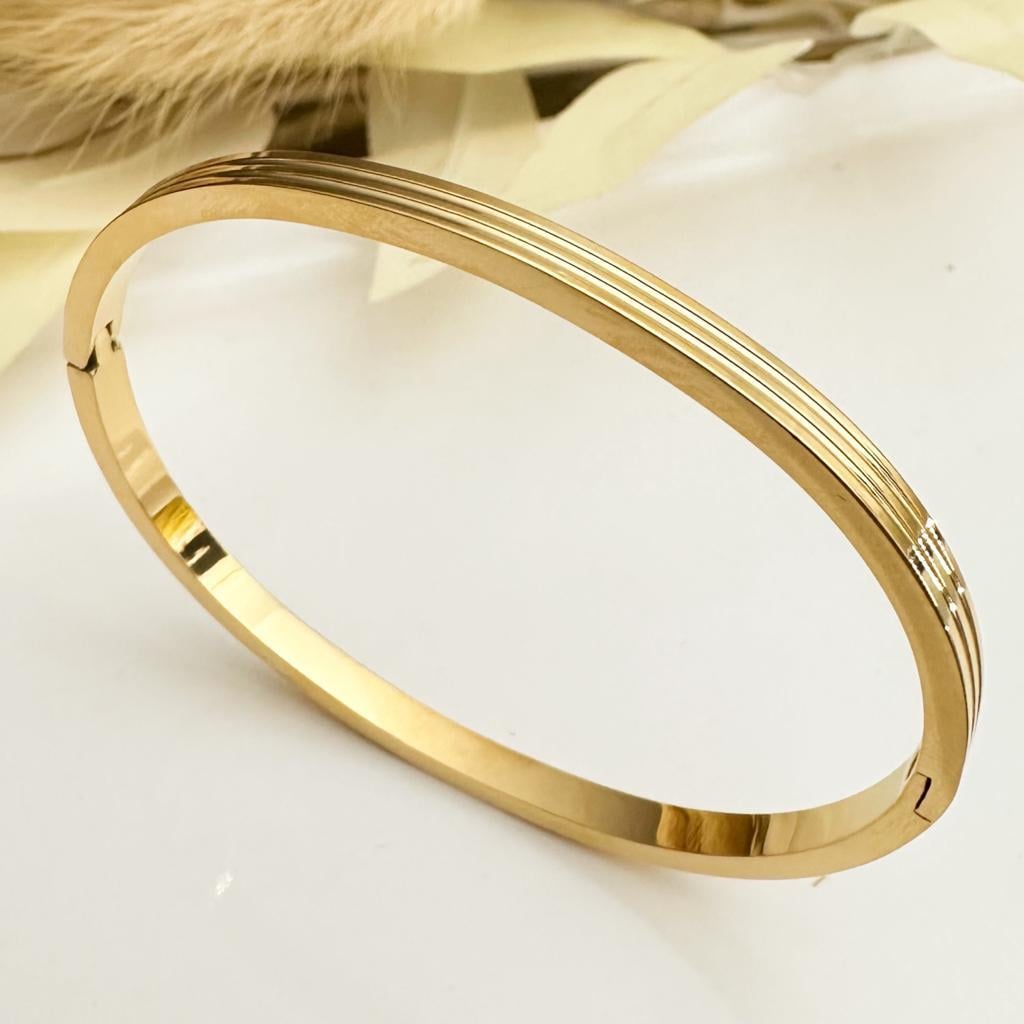 Çizgili İnce Model Altın Kaplama Çelik  Kelepçe